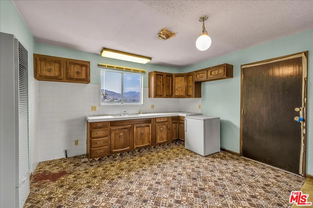 8686 Uphill Road Joshua Tree, CA 92252