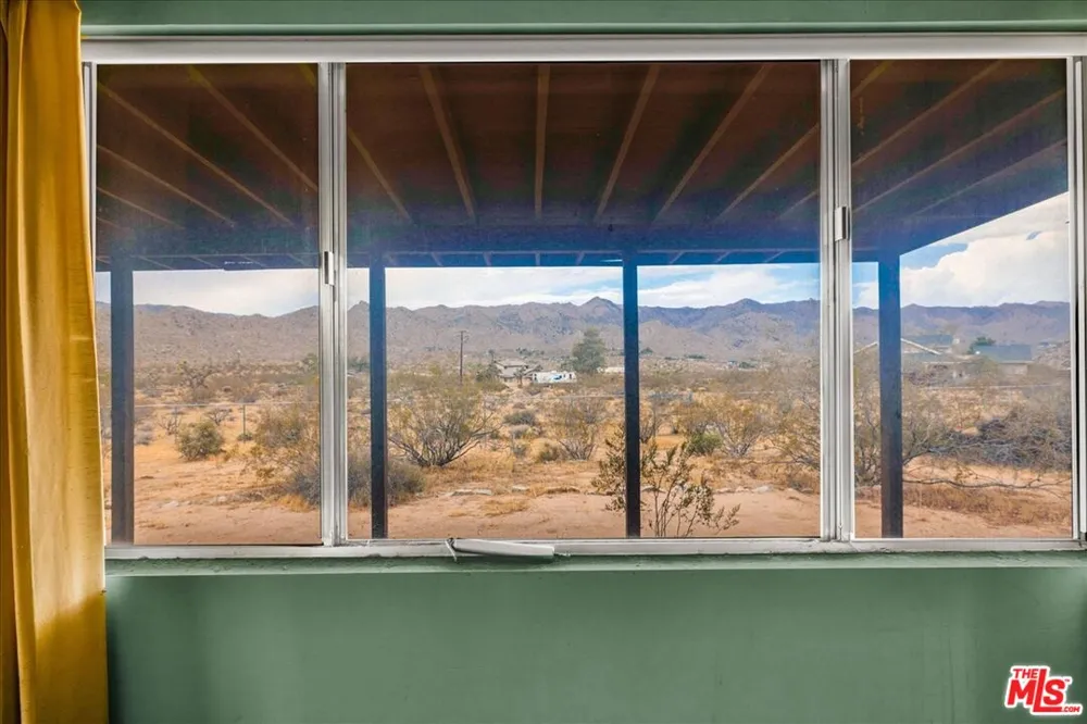 8686 Uphill Road Joshua Tree, CA 92252