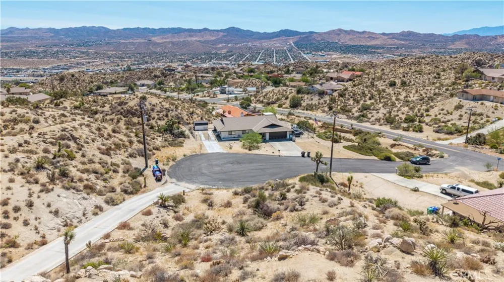 57006 Pinto Court Yucca Valley, CA 92284