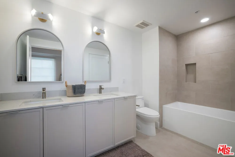 1221 Myra Avenue #226 Los Angeles, CA 90029