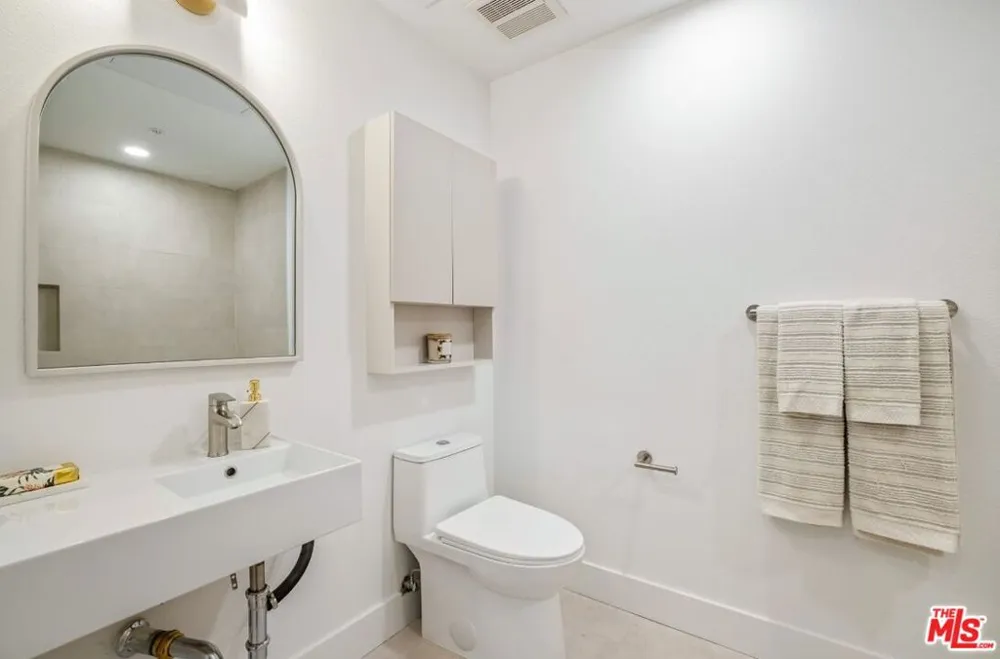 1221 Myra Avenue #226 Los Angeles, CA 90029