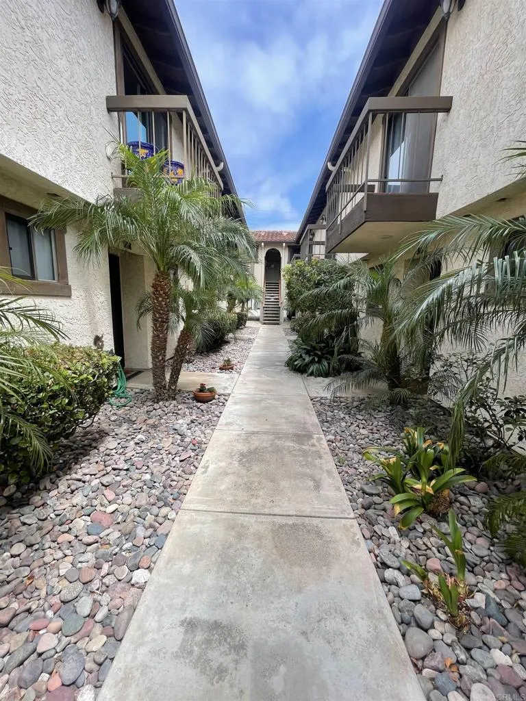 567 F Coronado, CA 92118