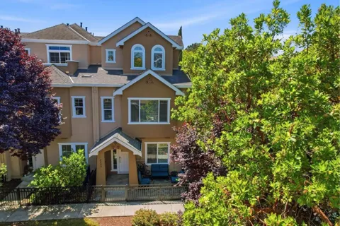 2222 Raspberry Lane