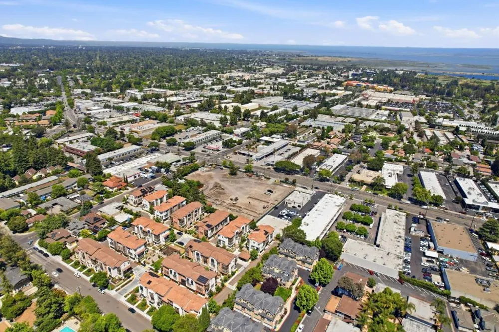2222 Raspberry Lane Mountain View, CA 94043