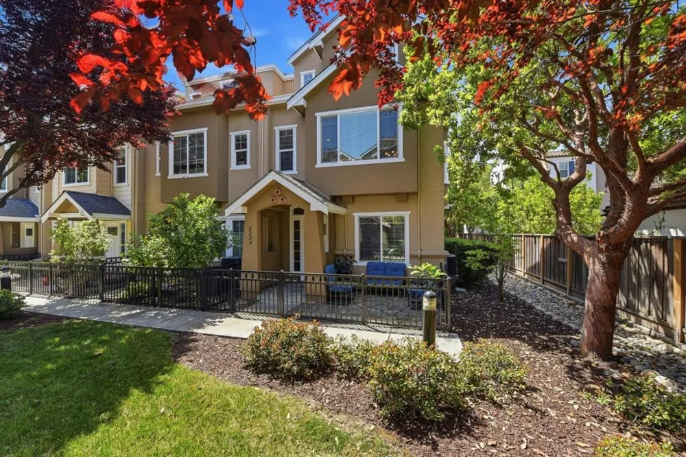 2222 Raspberry Lane Mountain View, CA 94043
