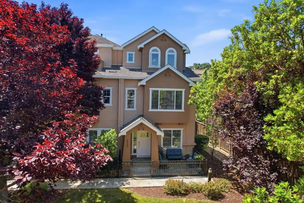 2222 Raspberry Lane Mountain View, CA 94043