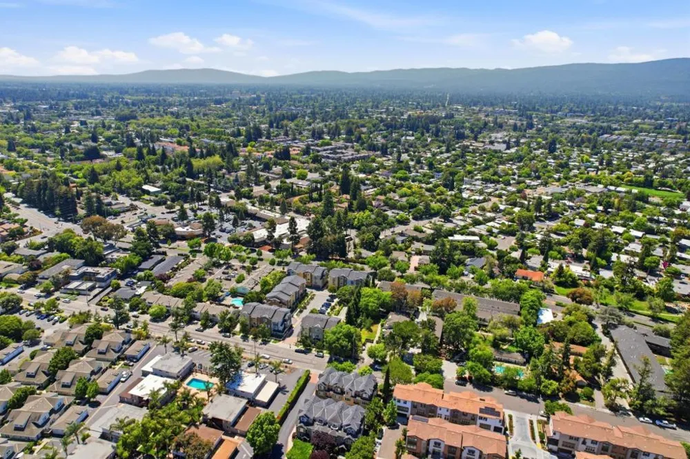 2222 Raspberry Lane Mountain View, CA 94043