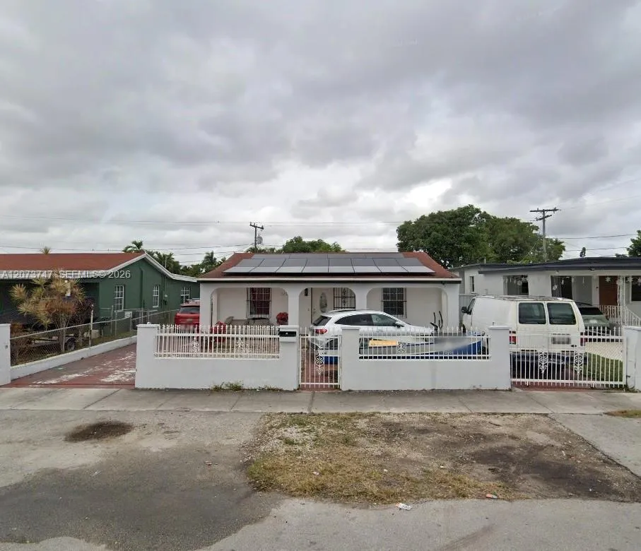 3627 NW 18th St Miami, FL 33125