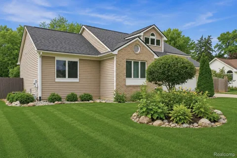 8022 Rose Lane