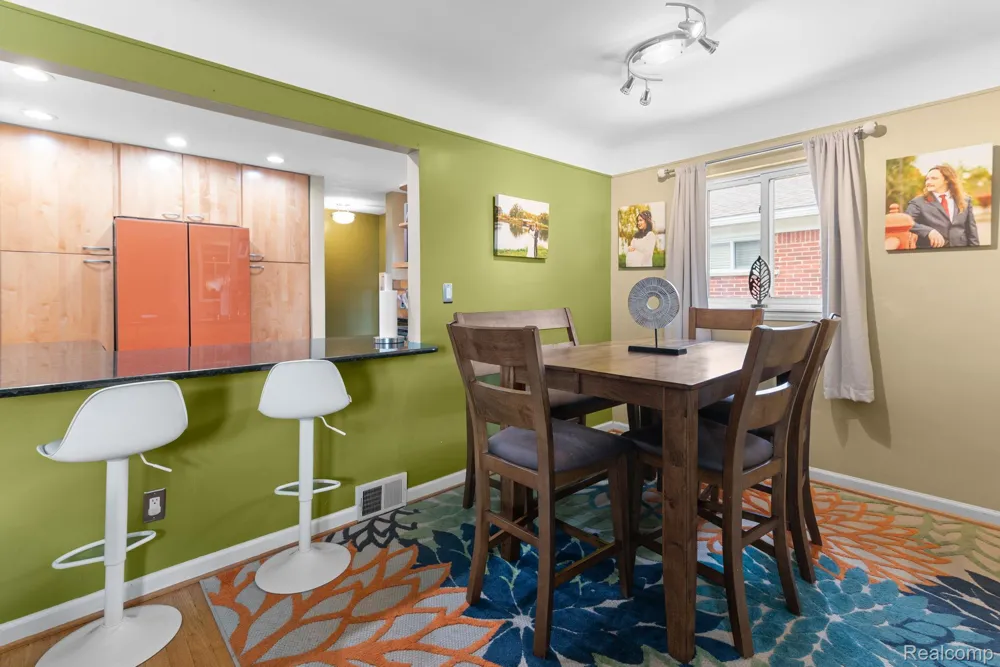 15253 Meyer Avenue Allen Park City, MI 48101