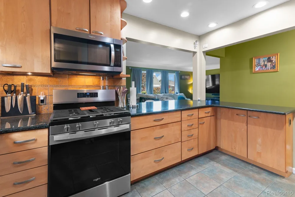 15253 Meyer Avenue Allen Park City, MI 48101