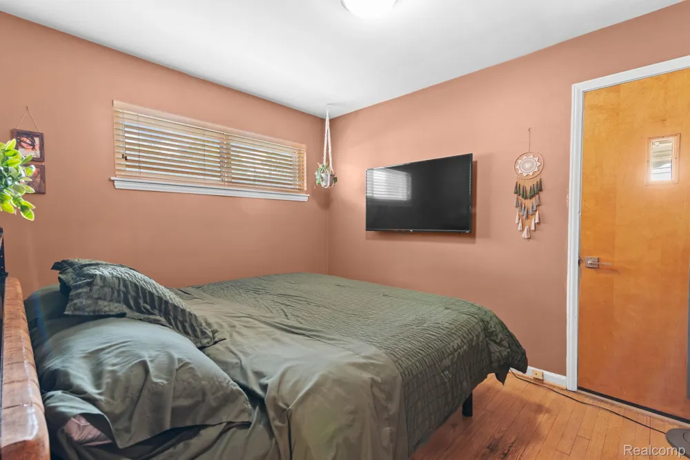 15253 Meyer Avenue Allen Park City, MI 48101