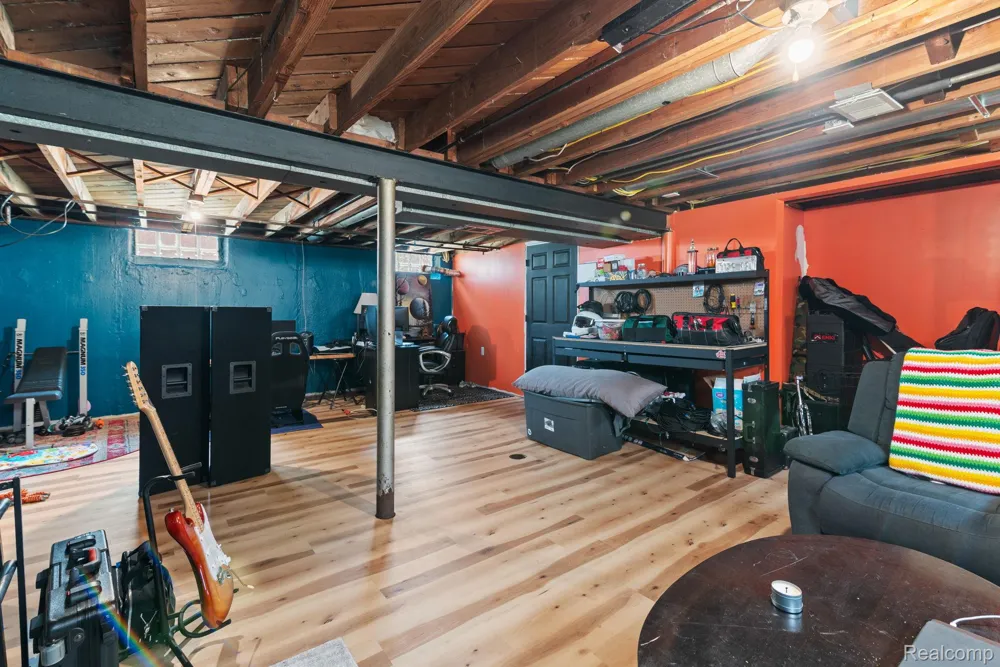 15253 Meyer Avenue Allen Park City, MI 48101