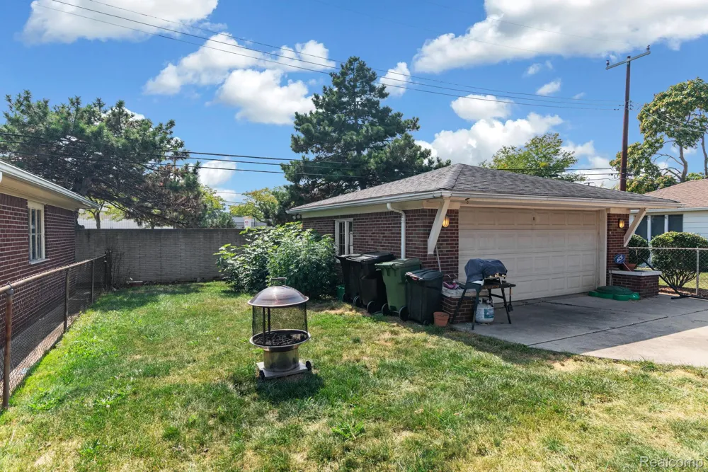 15253 Meyer Avenue Allen Park City, MI 48101