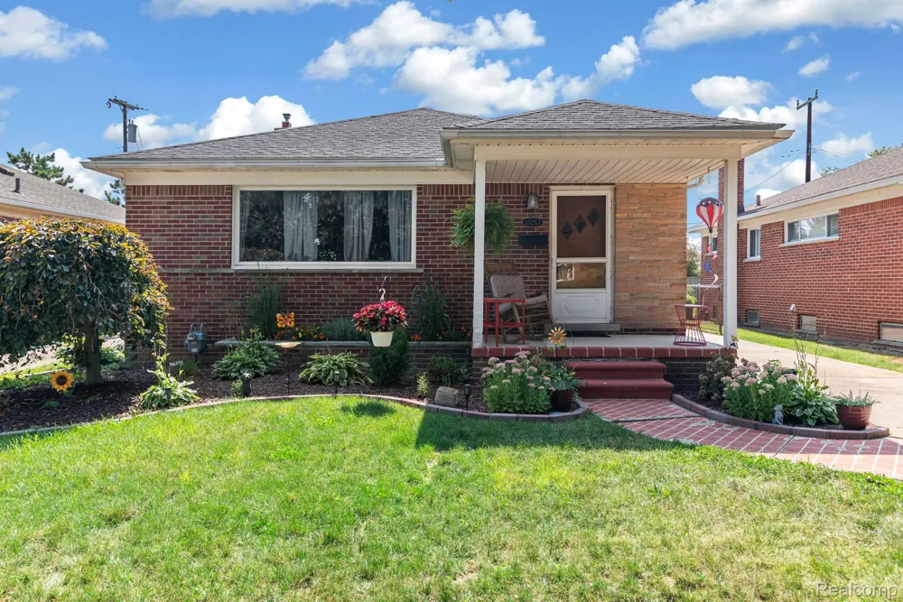 15253 Meyer Avenue Allen Park City, MI 48101