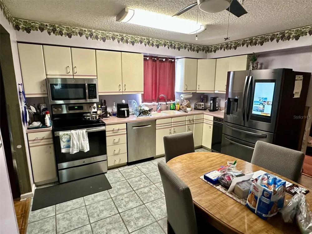 300 BROADVIEW AVENUE Altamonte Springs, FL 32701