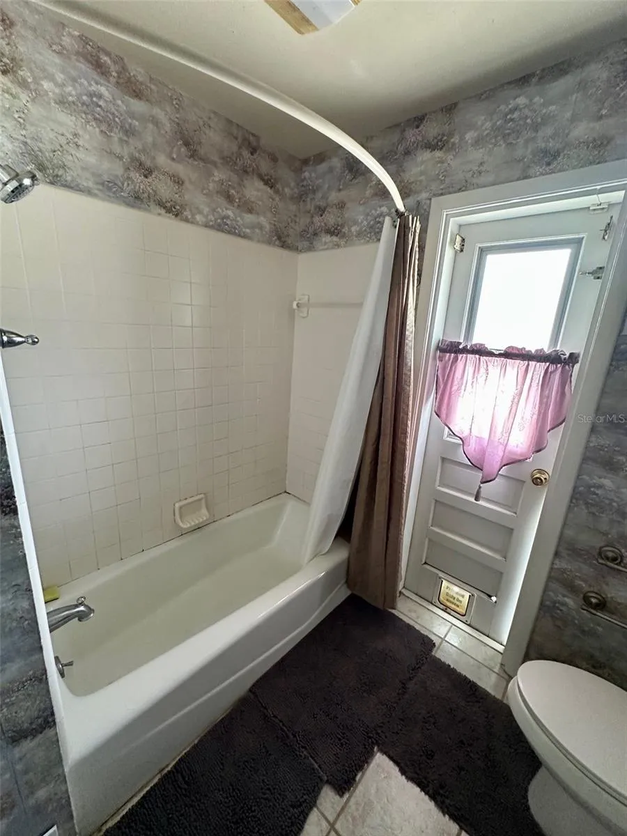 300 BROADVIEW AVENUE Altamonte Springs, FL 32701