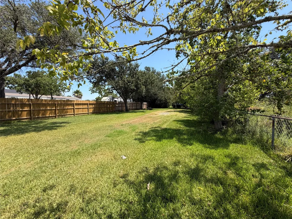 1029 8th Street Dickinson, TX 77539