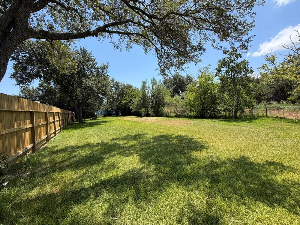 1029 8th Street Dickinson, TX 77539