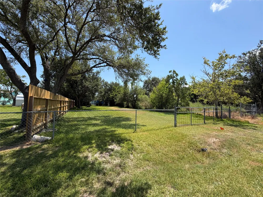 1029 8th Street Dickinson, TX 77539