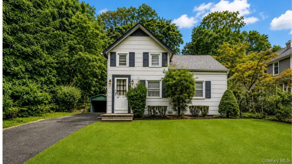 10 Overton Pass Saint James, NY 11780