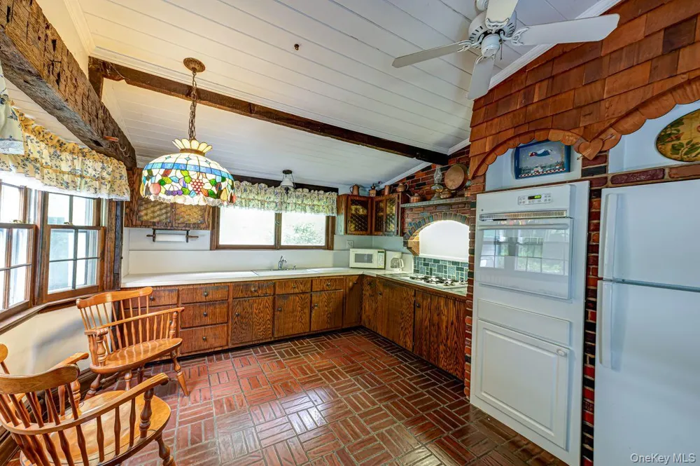 10 Overton Pass Saint James, NY 11780