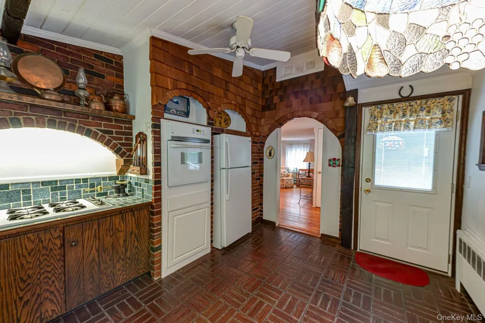 10 Overton Pass Saint James, NY 11780