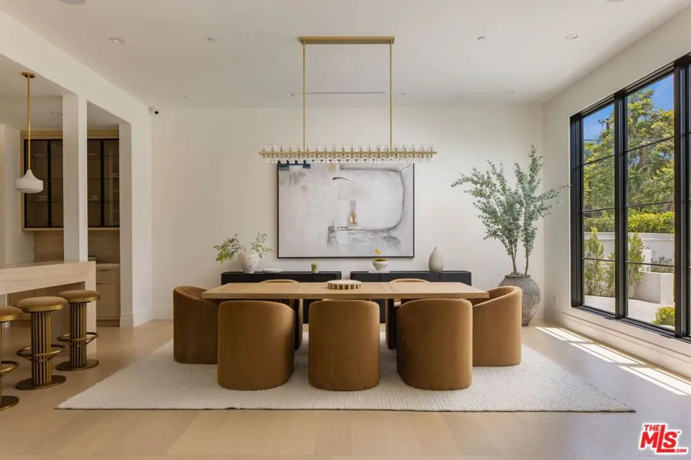 12041 Coyne Street Los Angeles, CA 90049