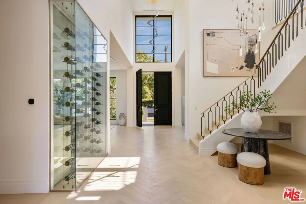 12041 Coyne Street Los Angeles, CA 90049