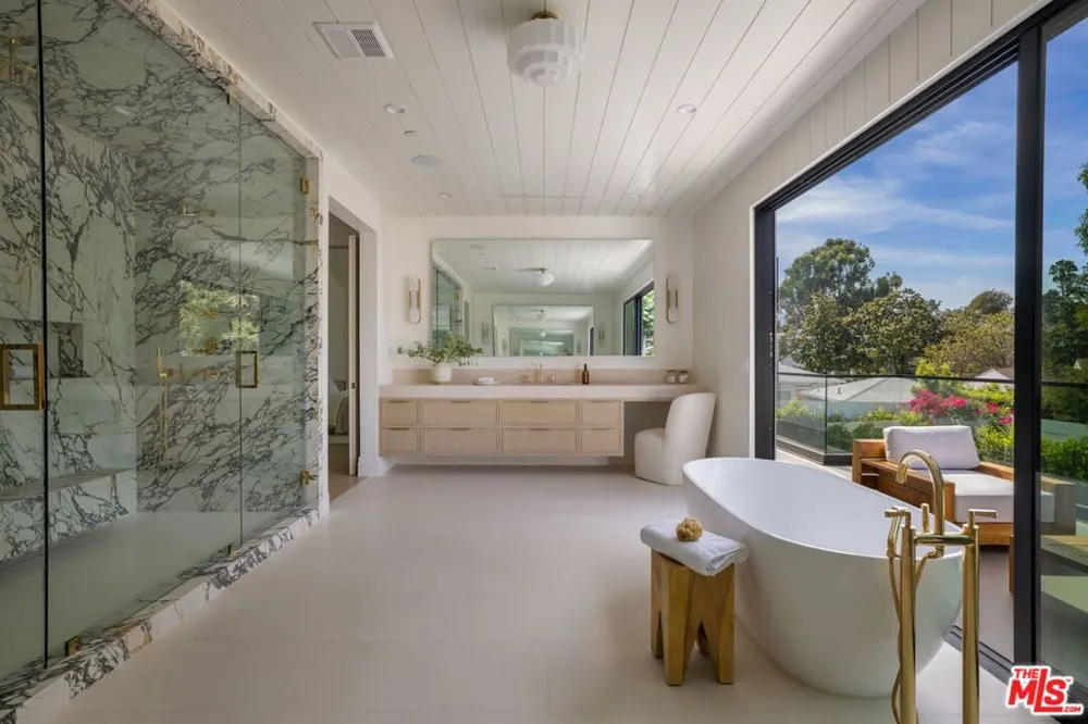 12041 Coyne Street Los Angeles, CA 90049