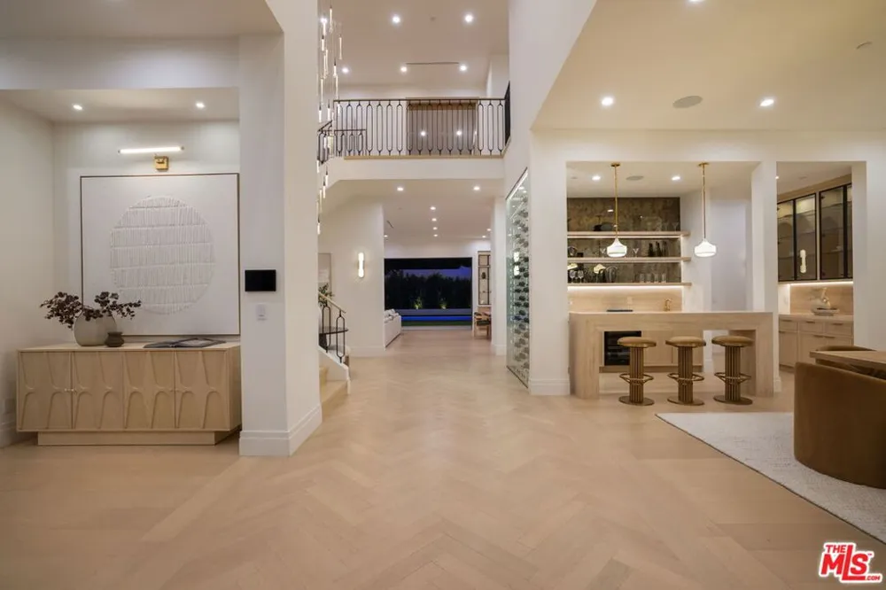 12041 Coyne Street Los Angeles, CA 90049