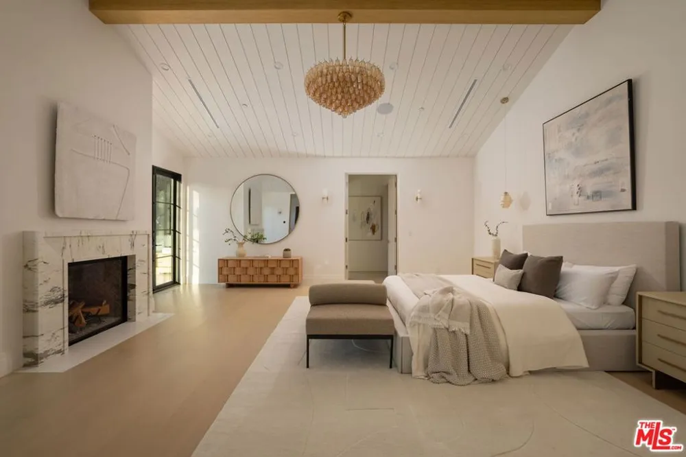 12041 Coyne Street Los Angeles, CA 90049
