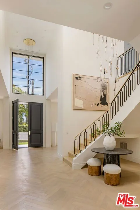 12041 Coyne Street Los Angeles, CA 90049
