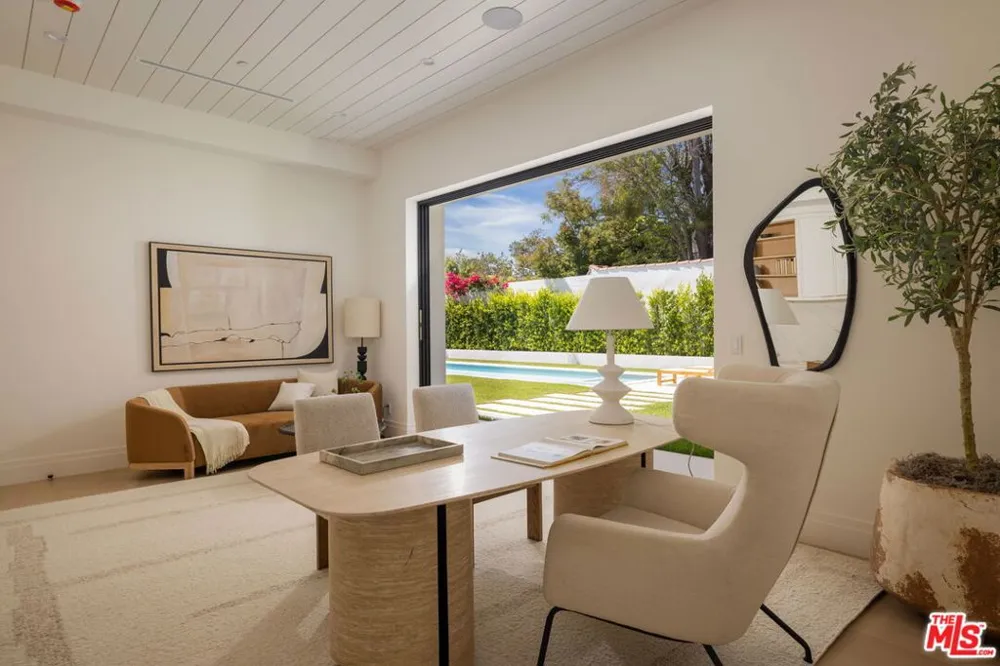 12041 Coyne Street Los Angeles, CA 90049