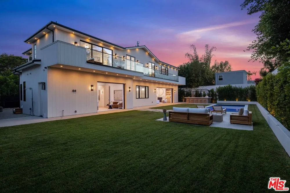 12041 Coyne Street Los Angeles, CA 90049