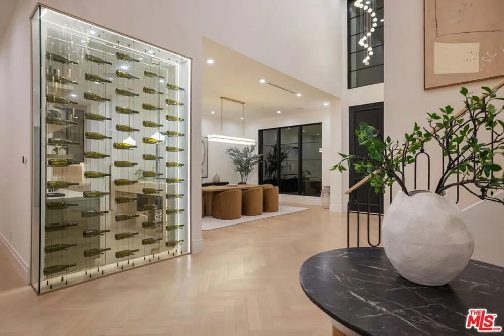 12041 Coyne Street Los Angeles, CA 90049