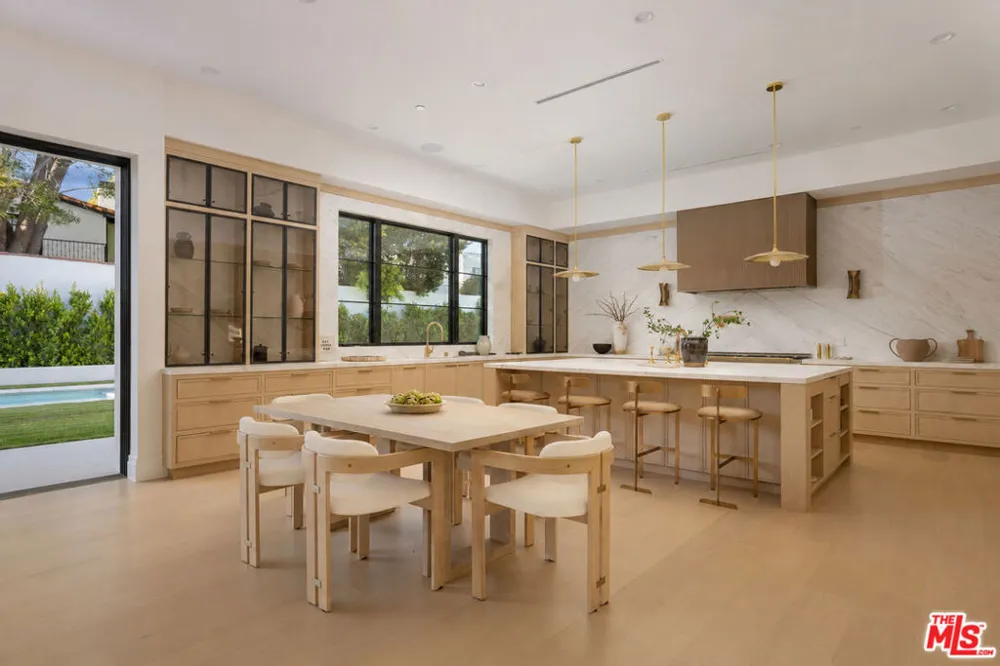 12041 Coyne Street Los Angeles, CA 90049