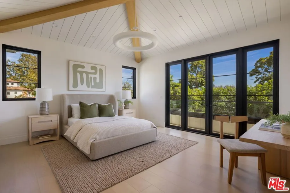 12041 Coyne Street Los Angeles, CA 90049