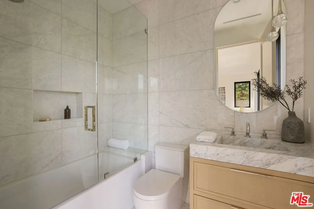 12041 Coyne Street Los Angeles, CA 90049