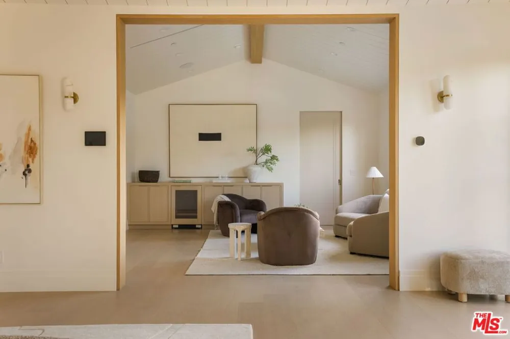12041 Coyne Street Los Angeles, CA 90049