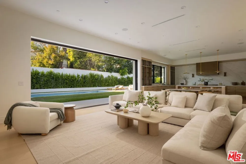 12041 Coyne Street Los Angeles, CA 90049
