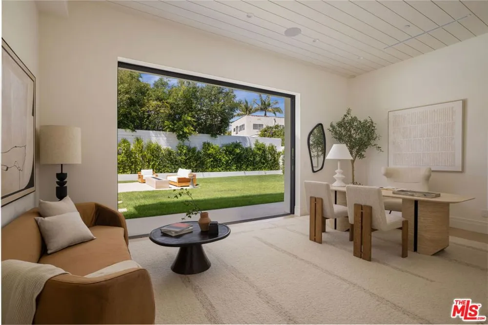 12041 Coyne Street Los Angeles, CA 90049