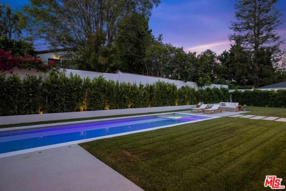 12041 Coyne Street Los Angeles, CA 90049