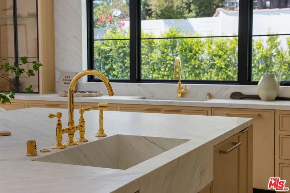 12041 Coyne Street Los Angeles, CA 90049