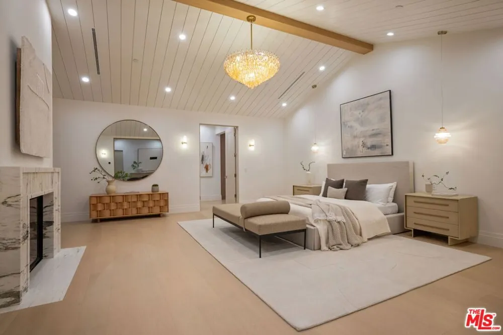 12041 Coyne Street Los Angeles, CA 90049