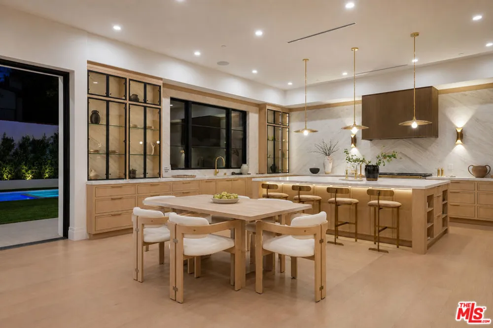12041 Coyne Street Los Angeles, CA 90049