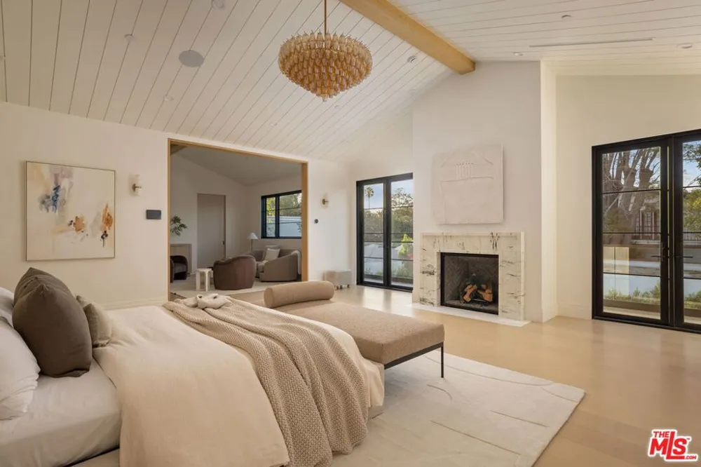 12041 Coyne Street Los Angeles, CA 90049