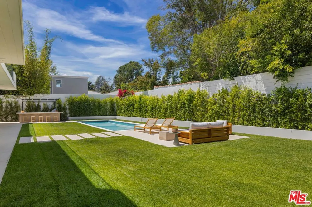12041 Coyne Street Los Angeles, CA 90049