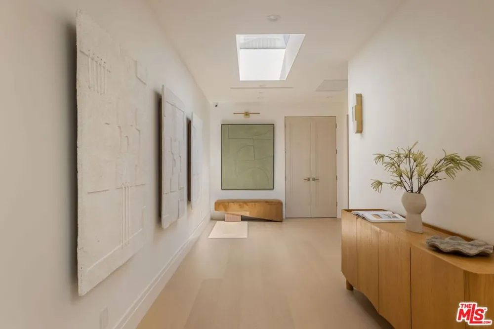 12041 Coyne Street Los Angeles, CA 90049