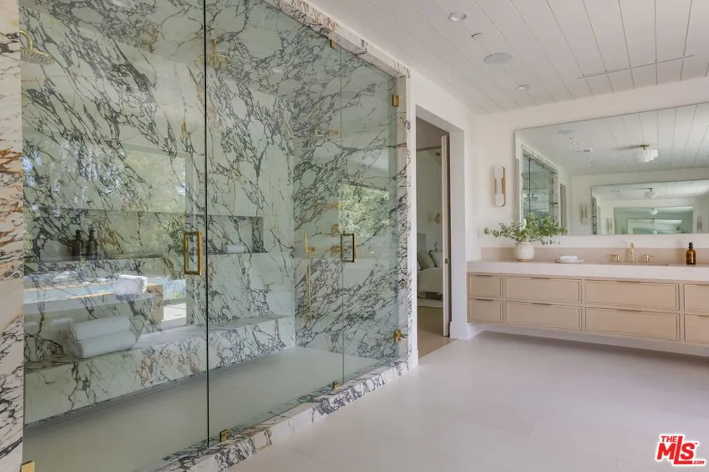 12041 Coyne Street Los Angeles, CA 90049